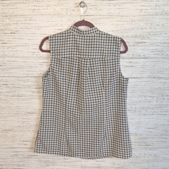 NOTATIONS Button Sleeveless Blouse | SIZE M - Picture 2 of 5